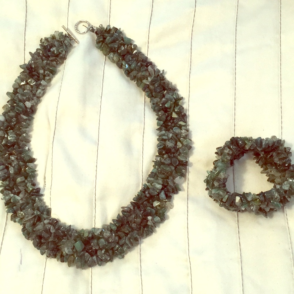 Set: necklace and bracelet from natural stones